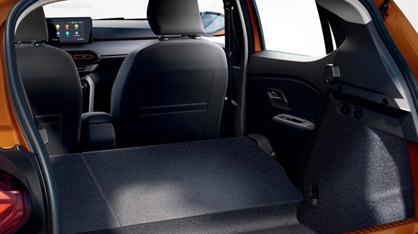 Discover the modular layout of the rear bench seat Sandero & Sandero Stepway