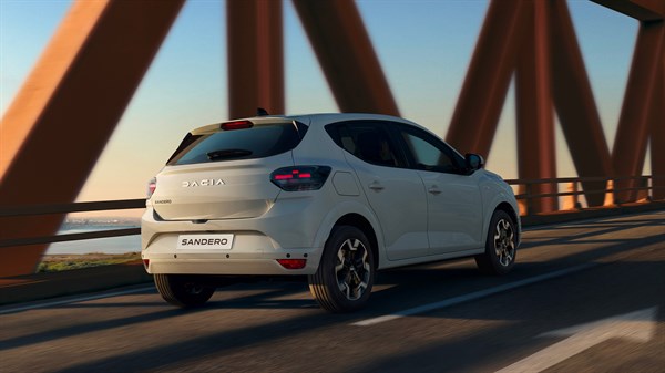 Στιβαρό πίσω μέρος - Dacia Sandero